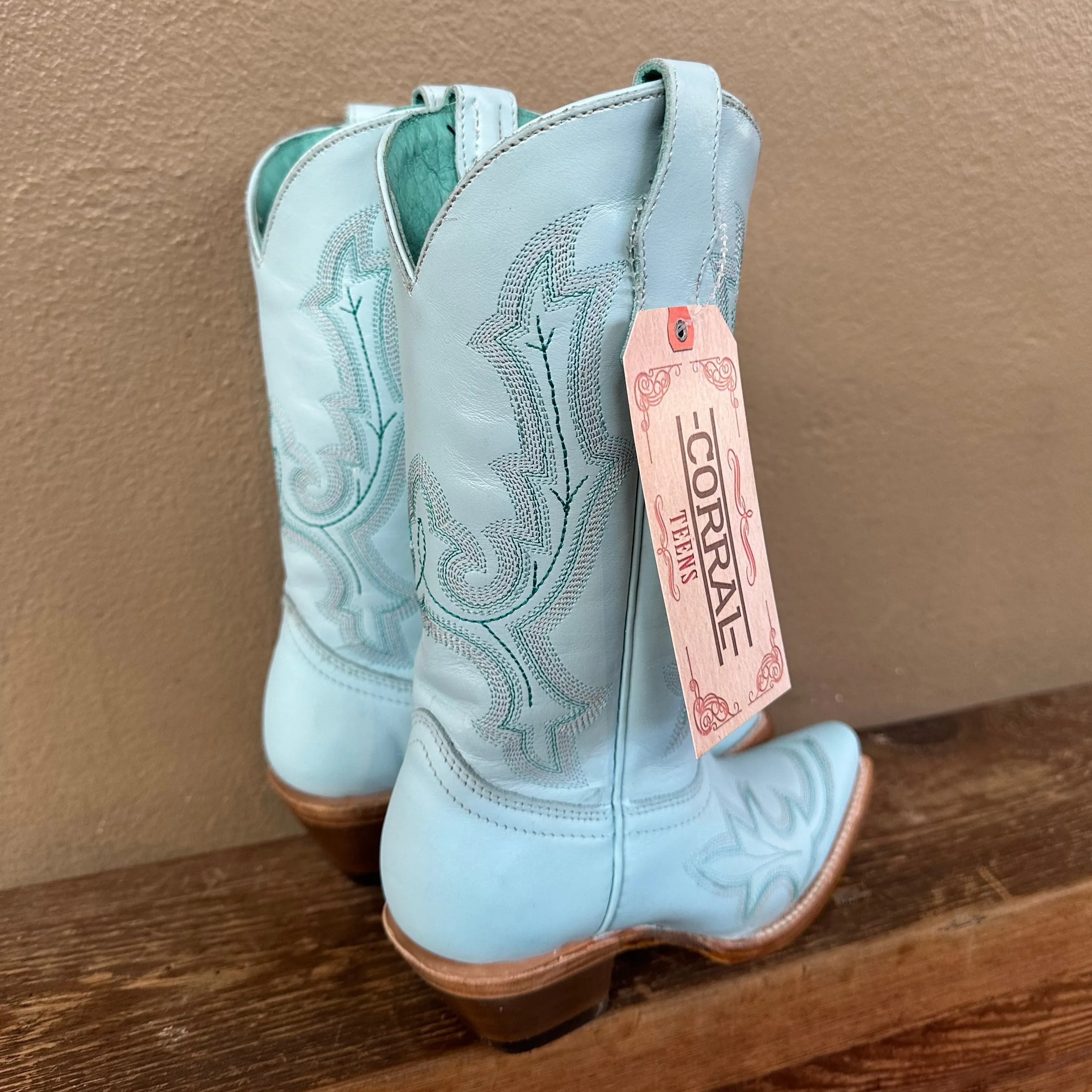 Boot Blue Embroidery T0174